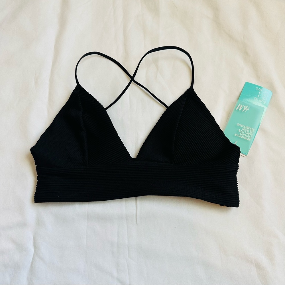 β
NWT H&M Ribbed Bikini Set - Black β
- Picture 4 of 17